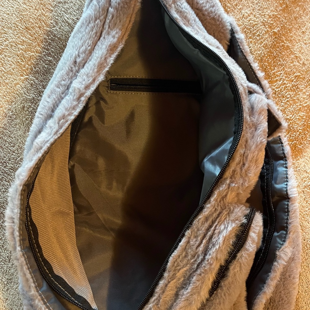 Kavu sling fuzzy bag